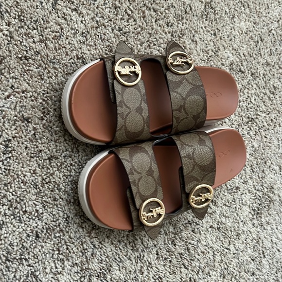 COACH ✨ - Picture 1 of 5